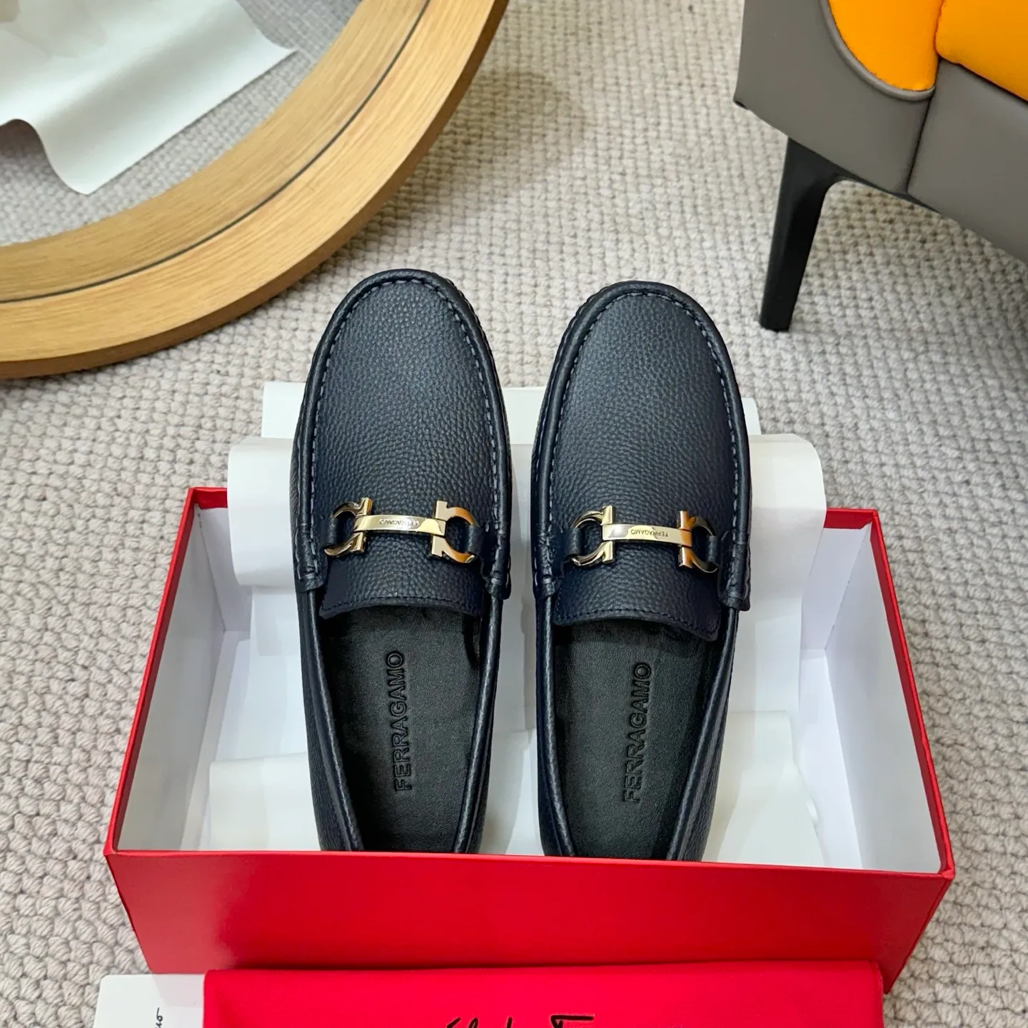 Men's men's shoes 💰420 (Yangli) Ferragamo 〰Ferragamo 2⃣️0⃣️2⃣️5️⃣ New series 👊🏻 Upper 🇮🇹 Italian imported calfskin, original outsole molding. Water-dyed sheepskin lining. The identity of every successful man is set off, and the upper and lower shoes are elegant and stable🚶🏻🚶🏻The high-end custom counter original replica is an eternal classic🔍️Number of codes: 38-46 with counter packaging
